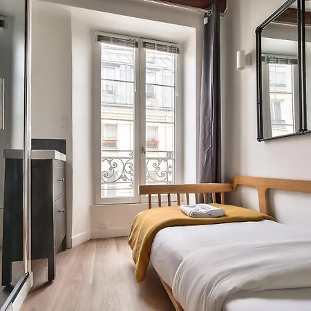 Charming Duplex In The Heart Of Parigi